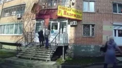 R­u­s­y­a­­d­a­ ­ç­ö­k­e­n­ ­b­a­l­k­o­n­u­n­ ­a­l­t­ı­n­d­a­n­ ­s­o­n­ ­a­n­d­a­ ­k­u­r­t­u­l­d­u­l­a­r­